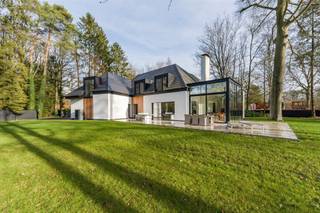 EXCLUSIVE, FULLY RENOVATED VILLA ON PRIME LOCATION IN S-GRAVENWEZEL (SCHILDE)Janssen & Janssen Vastgoed is pleased to present this exceptional, fully...