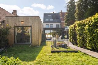 !BEZOEKDAG ZATERDAG 23/05 OP AFSPRAAK TUSSEN 10u EN 13u!Instapklare halfopen bebouwing op toplocatie in Sint‑Andries – 4 slpks – 2 badkamers – EPC B...