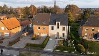 <strong>Goed gelegen oostgeoriënteerde bouwgrond van 489m² voor de oprichting van een eengezinswoning (halfopen bebouwing) met verzicht op achterliggend grasland / weiden. De grond is bouwklaar en ligt zeer centraal, met name op wandelafstand van centrum Retie (o.a. Bakker Jan &amp; Louis, Brasserie de Klynhoeve, Folia, etc.) en op loop- en/of fietsafstand van natuurwijk Wenen en Provinciaal Groendomein Prinsenpark. Bovendien slechts op 5 autominuten van de E34 (Antwerpen - Eindhoven) en omliggende gemeenten Oud-Turnhout, Mol, Kasterlee, Dessel. </strong><br /><br /><em>Bijzonderheden van het perceel - troeven<br /><br /></em>- Straatbreedte 11,76m<br />- Niet gelegen in risicozone voor overstromingen<br />- Bestemming: woongebied<br />- Nutsvoorzieningen aanwezig in de straat<br />- Bouwklaar perceel: geen bomen, recht perceel met gras<br />- Achtergelegen weilanden als buffer<br />- Combinatie van rust en privacy, alsook natuur op wandelafstand<br />- Nabij centrum Retie en Europese School Mol <br />- Nabij alle voorzieningen<br /><br /><em>Bebouwingsmogelijkheden - bouwvoorschriften</em><br /><br />- Bouwzone hoofdgebouw: enkel binnen de afgebakende bouwstrook<br />- Bouwzone hoofdgebouw: zijgevels op minstens 3m van de perceelsgrenzen<br /><br />- Bouwdiepte: 17m<br />- Bouwbreedte: 7,24m<br /><br />- Bouwhoogte: kroonlijsthoogte maximum 7 meter<br />- Bouwhoogte: zadeldak daarboven dat in nok samenkomt (helling van 45°)<br />- bedekking schuin dak: pannen of leien<br /><br />- Bijkomende bebouwingsmogelijkheden: bijgebouwen achterliggend<br />- Bijkomende bebouwingsmogelijkheden: informatie op aanvraag<br /><br /><span>De volledige, uitgebreide bouwvoorschriften zijn verkrijgbaar op aanvraag. Voor vragen hierover contacteer ons kantoor via +32 14 22 42 00.</span>