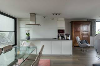 Ruim en luxueus duplex appartement met zuidgerichte terrassen en zicht op de Middenvijver – LinkeroeverDit hoogwaardig afgewerkte duplex appartement...