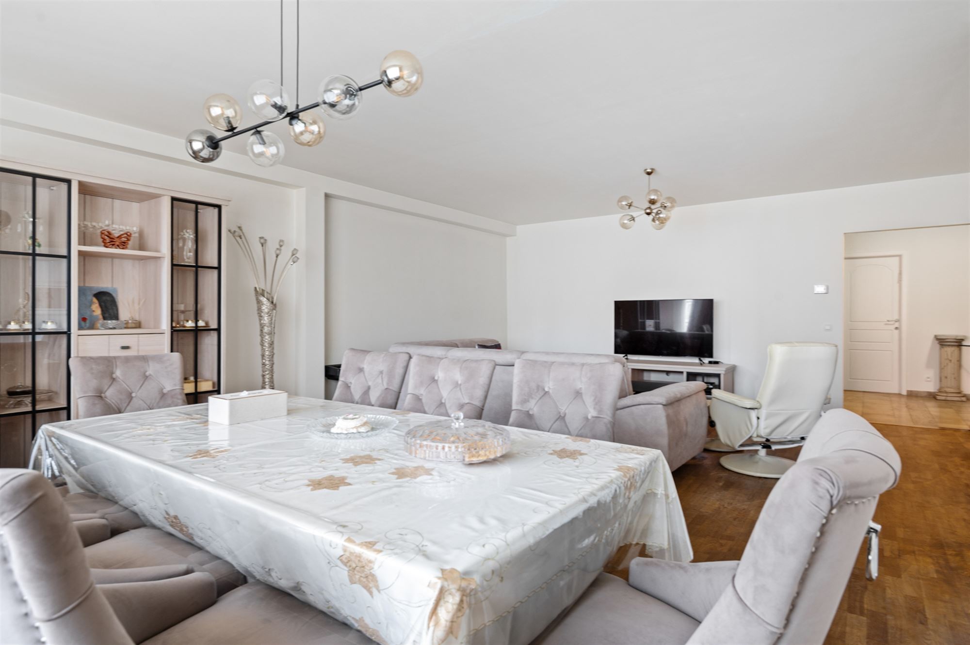 Instapklaar en lichtrijk appartement op toplocatie - foto 3