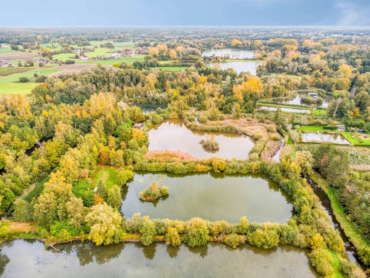 Uniek perceel van 2 ha. en 34 are met 3 prachtige vijvers - foto 3