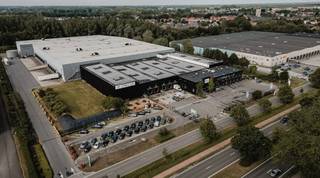 Magazijn met kantoren van 19.338m² te huur. Dit pand is gelegen langs de Rijksweg te Bornem.De uitstekende ligging langs de N16 zorgt voor een vlotte...