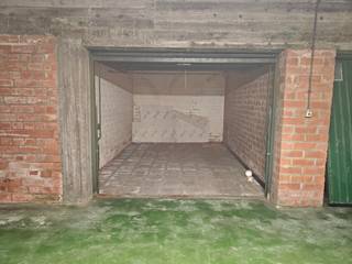 Gesloten garagebox te koop in de residentie Zuidkant te Steekspelstraat 2, 8670 Koksijde. De garage bevindt zich nabij het Prins Albertplein en het Zavelplein.<br /><br />Gelijkvloerse inrit: makkelijk in te rijden ! <br /><br />De afmetingen van de garage zijn:
<ul>
	<li>Diepte: 4m67</li>
	<li>Breedte: 2m95</li>
</ul>
<br />Op zoek naar een garage in deze regio? Contacteer ons snel voor een afspraak ter plaatse. <br /> 