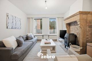 Deze charmante, ruime woning met vier slaapkamers en een gezellig terras is gelegen in het centrum van Roeselare. Op wandelafstand van...