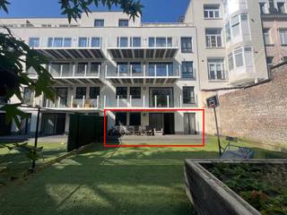 Prachtig, recent 2 slaapkamer gelijkvloers appartement op een super goede locatie in de Europese wijk. Inkomhal welke uitgeeft op een...