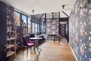 Informatie duplexBemeubeld duplex appartement aan een rustig en charmant plein! Met een bewoonbare oppervlakte van 72m², is dit appartement ideaal...