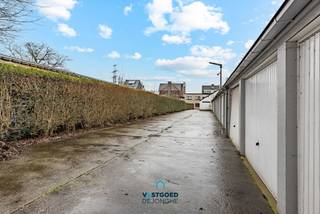 12 ruime garageboxen op wandelafstand van het centrum van Wondelgem

Vlot bereikbaar.

Afmetingen:

- Hoogte poort: 195 cm

- Breedte poort: 235 cm

- Breedte binnen: 275 cm

- Diepte: 515 cm

Zowel apart te koop als allemaal samen.

Allemaal verhuurd.

Meer informatie of een bezoek: sander@vastgoeddejonghe.be