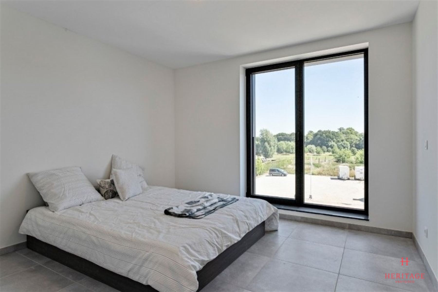 Appartement met 2 slaapkamers, terras en autostaanplaats - foto 4