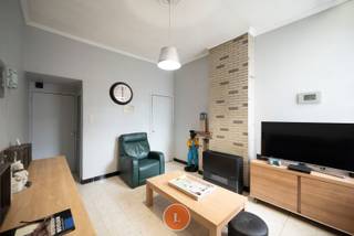 Gelegen in <strong>centrum Wevelgem </strong>bieden wij u deze woning aan te renoveren is.<br /><br />De indeling is als volgt: eetruimte, een leefruimte met aansluitend een keuken en badkamer. Achteraan vind je een stadstuin terug.<br /><br />Op de <strong>1ste verdieping </strong>bevinden zich <strong>2 slaapkamers</strong>.<br />Vervolgens beschikt deze woning nog over een grote <strong>zolder op het 2de verdiep</strong>.<br /><br />Woning is momenteel verhuurd.<br /><br />Geïnteresseerd in dit renovatieproject?<br /><br />Graag meer info?<br />