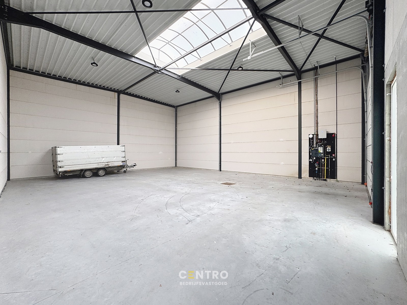 Instapklare OPSLAGRUIMTE (184m²) TE HUUR, inclusief 1 parkeerplaats voor de deur te Blankenberge - photo 3