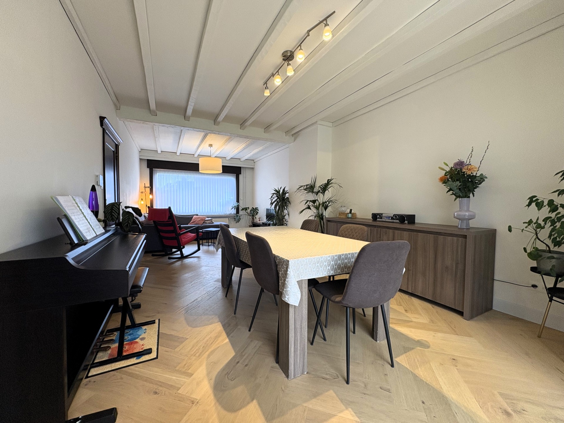 Gerenoveerde half open woning met garage - foto 2