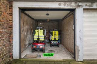 Deze ruime garage bevindt zich in het Westerkwartier te Oostende. Op een boogscheut van het centrum heeft u hier alles binnen handbereik. <br /><br />Deze garage leent zich perfect tot stockage of als parkeerplek. <br /><br />Aarzel niet en neem contact op voor meer info of een afspraak. <br /><br />