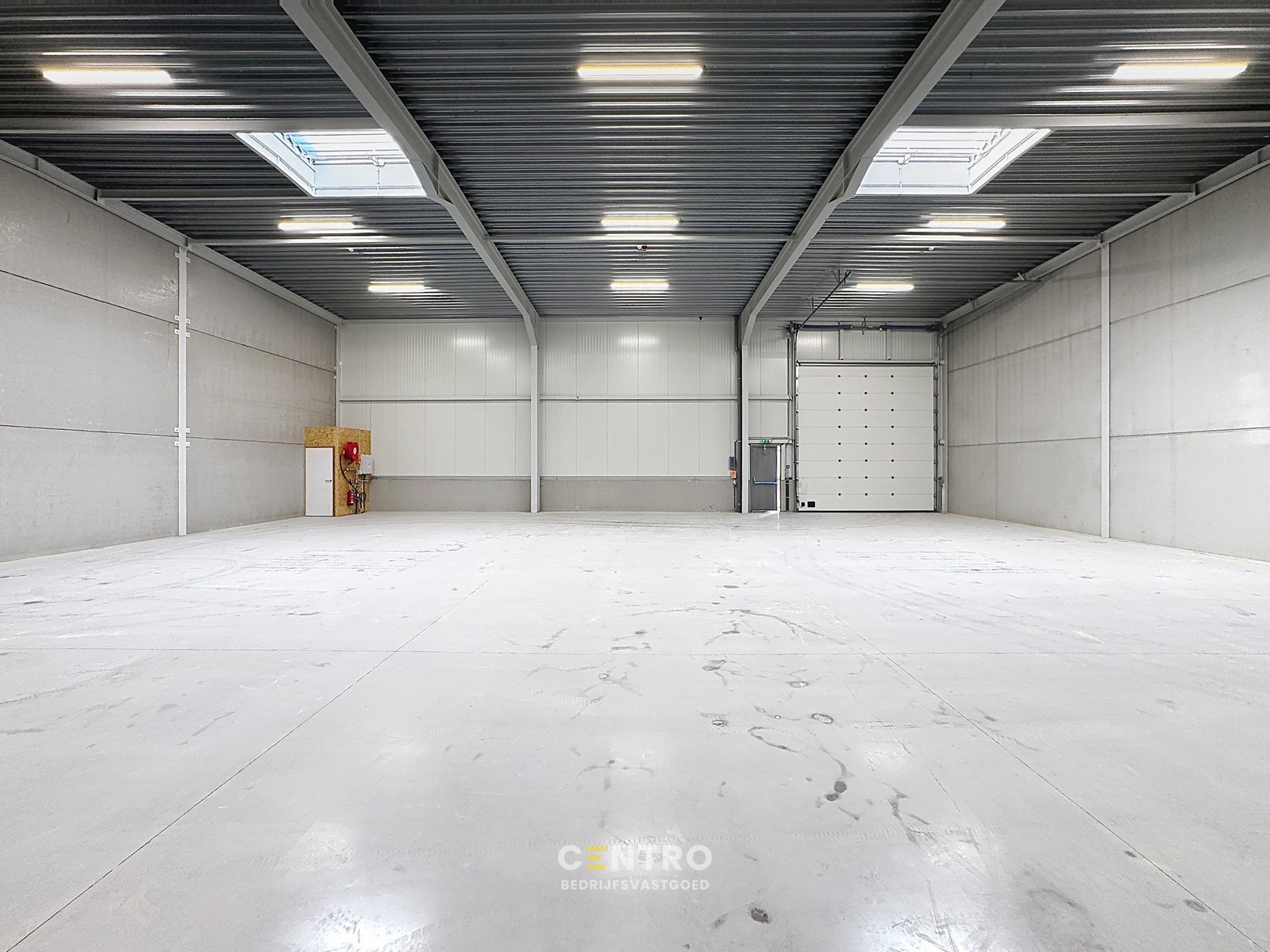 NB KMO-UNIT (359,8m²) te koop met 2 private parkeerplaatsen voor de deur, elektrische sectionaalpoort en sanitair blok op industriezone "Herdersbrug" te 8000 Brugge - photo 5