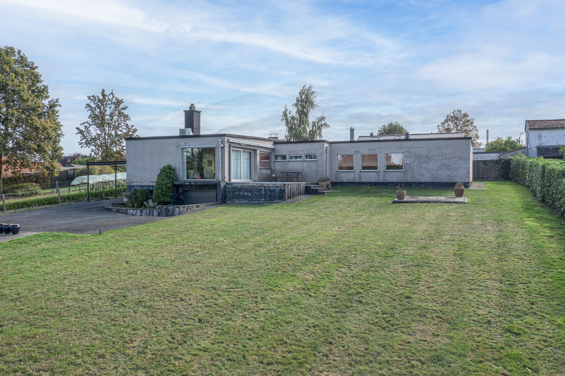 Laagbouw-villa met hoog sixties-gehalte en prachtig uitzicht - foto 1