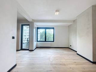 Wenst u een bezoek? Gelieve NIET te BELLEN maar uw bezoek aan te vragen via www.immodavinci.be/nl/te-huur <br /><br />LIGGING:<br />Deze gerenoveerde appartementen bevinden zich op fietsafstand van centrum Gent aan de Stropkaai. Super ontsluiting universiteiten, ziekenhuizen,... <br />De appartementen zijn voorzien van alle moderne comfort en de ruimtes geniet veel lichtinval. De doucheruimtes zijn telkens uitgerust met inloopdouche, toilet en wastafel. <br /><br />Bent u op zoek naar een goed gelegen appartement? Vraag uw bezoek aan! <br /><br />“Deze woning heeft een A-label! Dit wil zeggen dat het gebouw in de laagste energie-klasse zit en dus zéér energiezuinig is. Door het lage energieverbruik wordt niet alleen de CO2-uitstoot verminderd, maar ook de energiekosten worden aanzienlijk verlaagd!<br /><br />Het EPC A-label is een officiële classificatie die enkel wordt toegekend aan gebouwen met een hoge energie-efficiëntie en een lage energie-index.<br /><br />Deze woning werd uitgerust met duurzame isolatie, een efficiënt verwarmingssysteem, waterrecuperatie, energiezuinige verlichting en zonnepanelen. Dankzij deze energiebesparende maatregelen en geavanceerde technologieën wordt het energieverbruik tot een minimum beperkt en is waardevast futureproof wonen gegarandeerd!”<br /><br />Huurprijs: € 825/maand + forfait €90/maand<br />Gemeenschappelijke wasruimte met bergplaatsen!