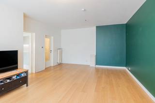 Je ontdekt hier een charmant en lichtrijk appartement op de eerste verdieping van een kleinschalig gebouw, ideaal voor wie comfortabel wil wonen...