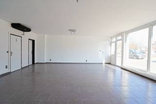 In het bruisende hart van Kruibeke, op een steenworp van het kerkplein, bevindt zich dit uitstekend gelegen handelspand. Dankzij de centrale...