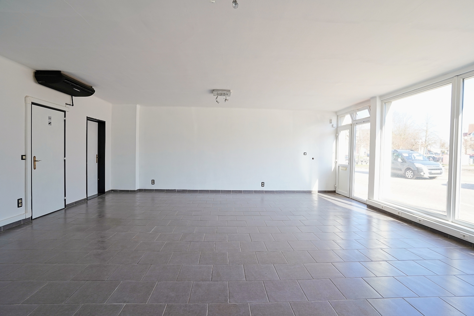 Uitstekend gelegen handelspand in het centrum van Kruibeke - photo 2