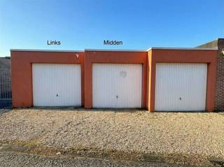 Garage for sale:This garage is located in the road parallel to the Zavelweg in Willebroek (passage through the apartment building). Left: Garage 5m x...