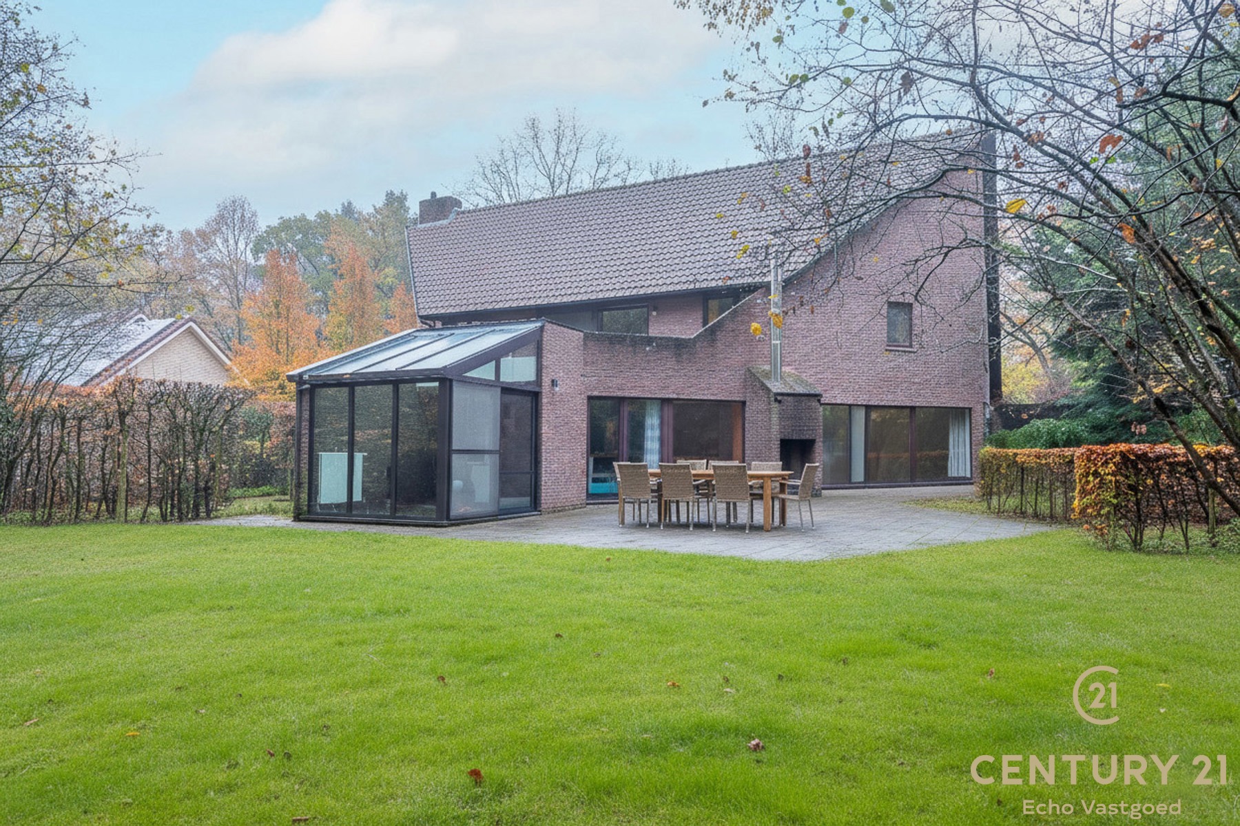 Ruime, unieke villa op royaal perceel in villawijk De Lint. - foto 2