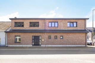 Stijlvol wonen in As: ruime, instapklare woning met tuin en garageOp zoek naar ruimte, licht en comfort op een centrale ligging? Deze charmante...