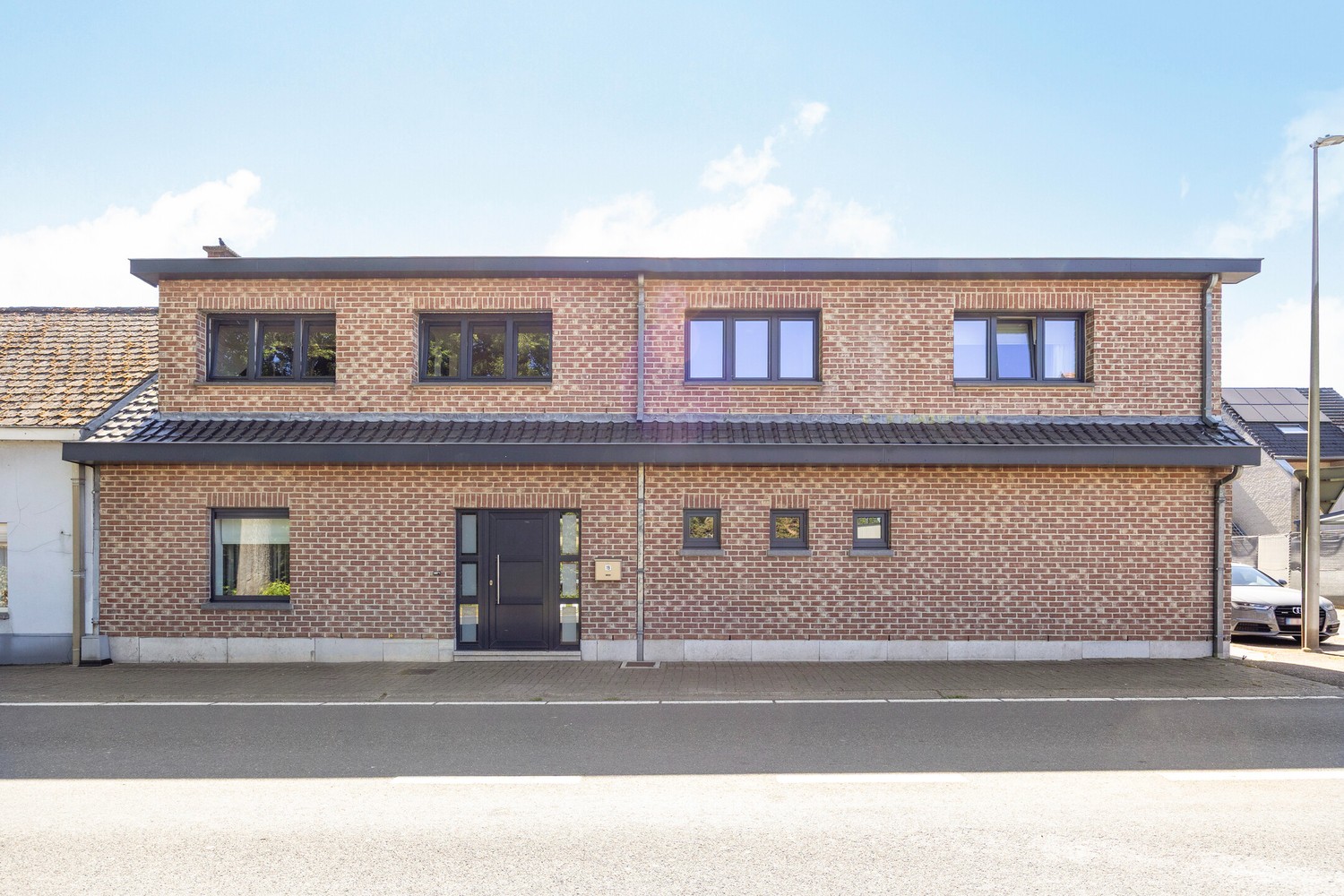 Stijlvol wonen in As: ruime, instapklare woning met tuin en garage - foto 2