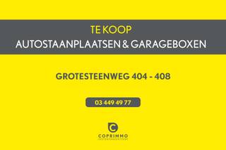 <p><span>Te koop: 3 garageboxen &amp; 2 autostaanplaatsen te Grotesteenweg 404 - 408, Berchem</span></p><p><span>Achter het gebouw aan de Grotesteenweg 404-408 te Berchem bieden wij 3 afgesloten garageboxen en 2 autostaanplaatsen te koop aan. Een uitstekende investering of praktische oplossing voor eigen gebruik in een vlot bereikbare buurt.</span></p><p><span> </span></p><p><span>Troeven</span></p><p><span>- Rustig en discreet gelegen achter het gebouw</span></p><p><span>- Automatische poorten bij de garageboxen</span></p><p><span>- Ideaal voor eigen gebruik of verhuur</span></p><p><span>- Goede bereikbaarheid en centrale ligging in Berchem</span></p><p><span> </span></p><p><span>Beschikbaar</span></p><p><span>- Garagebox G11: 34.000 euro</span></p><p><span>- Garagebox G12: 33.000 euro</span></p><p><span>- Garagebox G10: 65.000 euro</span></p><p><span>- Autostaanplaats S22: 15.000 euro</span></p><p><span>- Autostaanplaats S24: 15.000 euro</span></p><p><span> </span></p><p><span>Interesse? Neem gerust contact op voor meer informatie of een bezichtiging.</span></p>