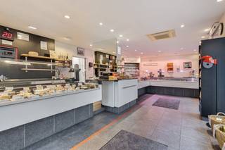 Dit uitzonderlijke handelspand, gelegen op een strategische hoekligging aan het Heldenplein in Heist, biedt tal van mogelijkheden voor ondernemers...