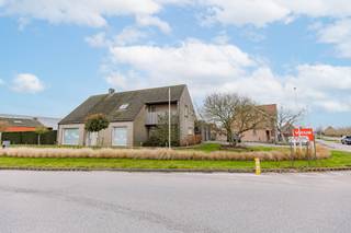 Voor meer info contacteer Simon via 0498 12 37 08 of simon@vicusvastgoed.beDeze ruime, vrijstaande villa bevindt zich op een uitstekende locatie en...