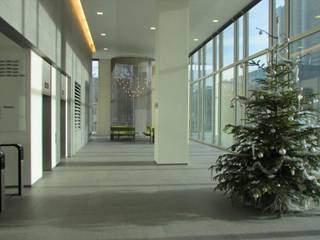 This building is the newest in the business North District of Brussels and meets very high technical and safety standards. Ideally located: 2 minutes walk from North train station. Very luminous and rational surfaces with an outstanding view on the North district. Excellent facilities such as meeting rooms, restaurant with garden, shuttle service, concierge,...<br />Surface of 1.574 sqm <br />Parking inside: 2.000 €/place/year<br />Excl. taxes