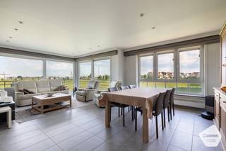 Op een topligging aan de Albert I Laan te Nieuwpoort-Bad bevindt zich dit ruim en lichtrijk hoekappartement met prachtig open zicht op de...