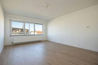 Ontdek dit gerenoveerde startersappartement nabij de SlachthuissiteDit appartement op de vijfde verdieping werd recent volledig gerenoveerd en biedt...