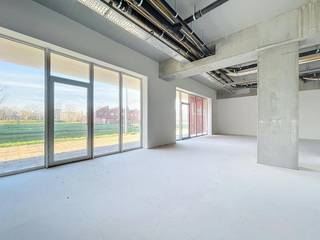 Ces nouvelles propriétés commerciales à vendre ont un emplacement commercial de premier plan dans le centre de Lokeren et bénéficient d'un...