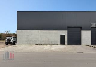 Nieuwbouw KMO-unit met een oppervlakte van 275 m² te huur nabij de R4 met een vlotte verbinding naar de E34, E17 en E40. De loods van 250m² met...