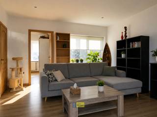 <p><span>Te huur gelijkvloerse woning met 2 slaapkamers en tuin in het centrum van Kalmthout</span><span><br /><br />Bent u op zoek naar een instapklare woning op een uitstekende locatie? Deze charmante en verzorgde woning is centraal gelegen in Kalmthout, op wandel- en fietsafstand van openbaar vervoer, winkels, scholen en met een vlotte verbinding naar de belangrijkste invalswegen.<br /><br />De woning beschikt over twee ruime slaapkamers, een volledig vernieuwde en ingerichte keuken en een stijlvolle badkamer met zowel een inloopdouche als een ligbad. Daarnaast is er een aparte berging, een gastentoilet en een ruime kelder die extra opbergruimte biedt.<br /><br />Buiten geniet u van een mooie, aangename tuin waar u in alle rust kunt ontspannen.<br /><br />Extra troeven:<br /><br />- Centrale ligging in Kalmthout<br />- Nabij openbaar vervoer, winkels, scholen en hoofdwegen<br />- EPC-score C (249 kWh/m²/jaar)<br />- Instapklaar<br />- Ramen voorzijde voorzien van rolluiken en drie dubbel glas <br />- Fietsenstalling met poortje <br />- Pelletkachel<br /><br />Deze woning is ideaal voor een gezin of koppel en is geschikt voor maximaal 3 bewoners.<br /><br />Interesse? Neem gerust contact op voor meer informatie of een bezoek.</span></p>