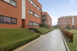 Despite this central location in Hasselt, Nicolaas Theelenstraat is a remarkably quiet street where it is pleasant to stay. This 2006 building is...