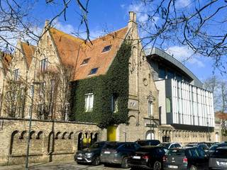 vanaf 50 m² tot 850 m², uitermate goed bereikbaar met heel wat parkeergelegenheid voor de deur, oppervlakte en prijs overeen te komen