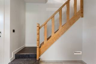 Prachtig gerenoveerde halfopen bebouwing met 4 slaapkamers en 2 badkamers in Kapellen.Deze woning, met een bewoonbare oppervlakte van 191m², biedt de...
