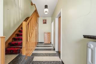 Deze oerdegelijke, te vernieuwen halfopen woning, werd altijd goed onderhouden. De rustige, residentiële ligging, kan haast niet beter: gelegen...
