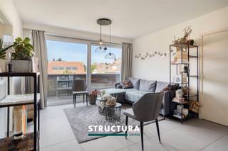Vous recherchez un appartement d'investissement intéressant ou un logement confortable bénéficiant d'une situation centrale ? Cet appartement soigné situé au deuxième étage, en plein cœur de Wolvertem, mérite assurément votre attention. Grâce à sa construction récente (2011), son installation électrique conforme, son agencement fonctionnel et sa agréable terrasse orientée sud-ouest, il constitue une excellente opportunité. L'appartement est actuellement loué au prix de 869,79 €/mois. CompositionDeuxiéme étage: Hall d'entrée, lumineux séjour avec cuisine ouverte, débarras, salle de bains avec baignoire, deux chambres d'environ 10,7 m² et 8 m², ainsi qu'une agréable terrasse orientée sud-ouest.Caractéristiques - Appartement situé au deuxième étage- Année de construction : 2011- Deux chambres- Terrasse orientée sud-ouest- Installation électrique conforme- Situation centrale au cœur de Wolvertem- Actuellement loué au prix de 869,79 €/mois- Idéal comme investissement ou pour une occupation personnelle- Mesures reprises au registre des mesures: nonVous recherchez un appartement prêt à emménager ou un investissement sans souci dans un emplacement de premier choix ? Contactez Structura pour plus d'informations ou pour organiser une visite au 02/460.80.46 ou via info@structura.be.