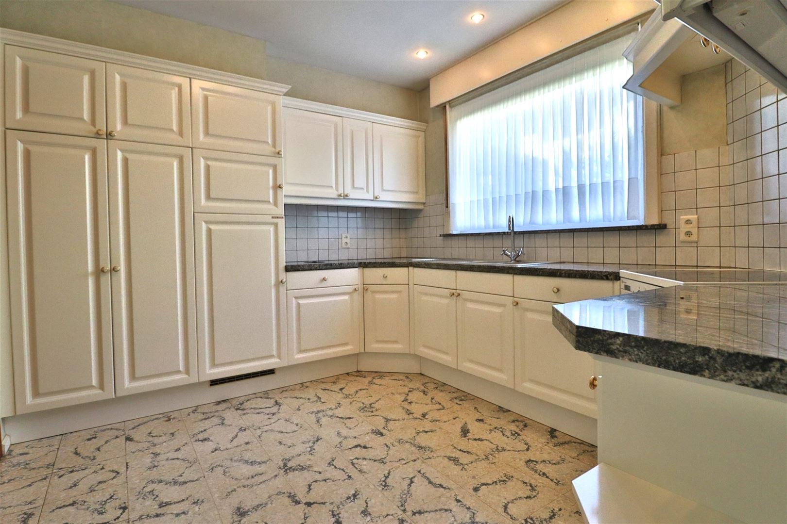 Stevige halfopen woning in hartje Aalbeke - foto 5