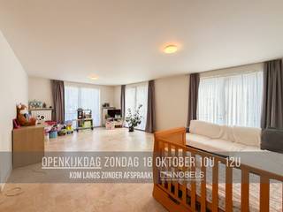 <span><span><strong>🏠 Ontdek je nieuwe thuis tijdens het weekend van de OPENKIJKDAGEN!<br />📅 Zondag 18 oktober ⏰ 10u tot 12u00<br />📌 Vrij toegankelijk – GEEN afspraak nodig<br />📞 Wil je eerder al een kijkje nemen? Bel ons op ☎️ 055 30 92 90</strong></span></span><br /><br /><strong>2-SLAAPKAMER APPARTEMENT</strong> op <strong>TOPLIGGING IN HET CENTRUM</strong> van Oudenaarde. Op <strong>WANDELAFSTAND </strong>van 2 uitersten, enerzijds het <strong>MOOIE LIEDTSPARK</strong> en anderzijds het <strong>BRUISENDE STADSLEVEN</strong> van Oudenaarde treffen we dit <strong>INSTAPKLARE</strong> appartement aan. Dankzij de <strong>RUSTIGE RESIDENTIE,</strong> de <strong>VLOTTE BEREIKBAARHEID </strong>en de<strong> NABIJHEID VAN ALLE VOORZIENINGEN</strong> vormt dit appartement een <strong>AANGENAME WOONST</strong> of de <strong>IDEALE INVESTERINGSEIGENDOM</strong>.<br />De indeling gaat als volgt: Via de inkomhall heeft u toegang tot een ruime woonkamer. Verder vinden we hier een afzonderlijk toilet, lichtrijke leefruimte, een ingerichte keuken, een praktische berging, 2 volwaardige slaapkamers, een ingerichte badkamer en extra kelderberging.<br /><br />(Bovendien heeft u de mogelijkheid tot aankoop van een ondergrondse autostaanplaats voor €25.000)<br /><br /><strong>Adres: </strong>Burgschelde 40 te Oudenaarde<br /><br />EPC: 208kWh/m², G-score en P-score C, Geen renovatieverplichting, Bestuursmaatregelen in maatregelenregister: nee
