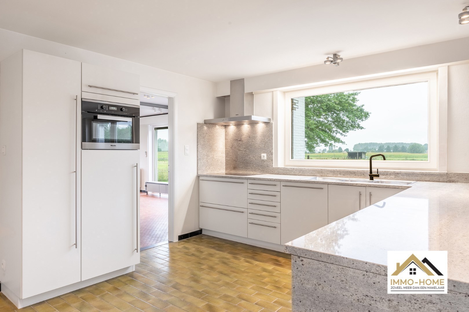 Ruime woning met magazijn en open zicht op topligging - foto 4