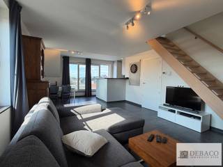 Mooi duplex-appartement met 2 slaapkamers en terras! <br /><br />Bent u op zoek naar een mooi appartement op toplocatie nabij het centrum van Herenthout?<br /><br />Dit charmant duplex-appartement is gelegen op de tweede verdieping en bestaat uit een woonkamer met open keuken, badkamer, twee aparte toiletten, twee slaapkamers, ruim terras, zeer ruime kelder en carport en een gemeenschappelijke fietsenstalling! <br /><br />Alle verbruik is individueel en de gemeenschappelijke kosten bedragen 60,00 euro per maand. <br /><br />Het appartement is beschikbaar vanaf 01/09. <br />De EPC-waarde bedraagt 114 kWh/m² (Label B) <br /><br />Hebt u interesse in dit mooie duplex appartement? <br />Contacteer ons via info@debaco.be of bel ons op 014/73.77.77 voor een bezoek ter plaatse!