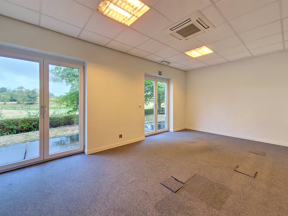 Bureau (192 m²) à un endroit bien en vue le long de la N9 à Melle - photo 4