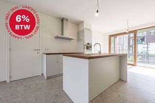<span>2 slaapkamer appartement (1.4) voor een ALL-IN PRIJS van €277.840 incl. 6% BTW. </span><br /><br />Kwalitatief en betaalbaar woonproject nabij het bruisende stadscentrum van Izegem. GROOT 2 SLAAPKAMER appartement, oppervlakte ca. 100 m²! Dit appartement beschikt over 2 RUIME en aangename TERRASSEN!<br /><br /><span>LICHTRIJK en GROOT appartementen met een verfijnde architectuur en een optimale indeling!</span><br /><span>Inkomhal met gastentoilet, ruime leefruimte met ruimte voor een moderne, open geïnstalleerde keuken en aansluitend een praktische berging. Het nachtgedeelte bestaat uit 2 slaapkamers waarvan 1 voorzien van een extra ruimte voor een dressing met rechtstreekse toegang tot de badkamer met ligbad en dubbele wastafel. Daarnaast is er nog een tweede aparte badkamer met douche in het appartement. Zowel aan de keuken als aan de leefruimte zijn er 2 ruime terrassen, die bijkomend zorgen voor mooie lichtinval in het appartement.</span><br /><br /><span>Mogelijkheid tot aankoop van een ondergrondse parkeergelegenheid.</span><br /><br />IDEALE INVESTERING met een TOP RENDEMENT! ALL-IN Prijs onder 6% BTW (excl. kosten notaris).<br /><br /><span>(Epeil 45) Voor verdere informatie contacteer Imani: 0478 26 26 36.</span>