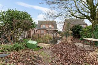 Op te frissen gezinswoning met 4 slaapkamers en ruime garage, gelegen op een perceel van ca. 900 m² nabij het centrum van Essen. De woning dateert...