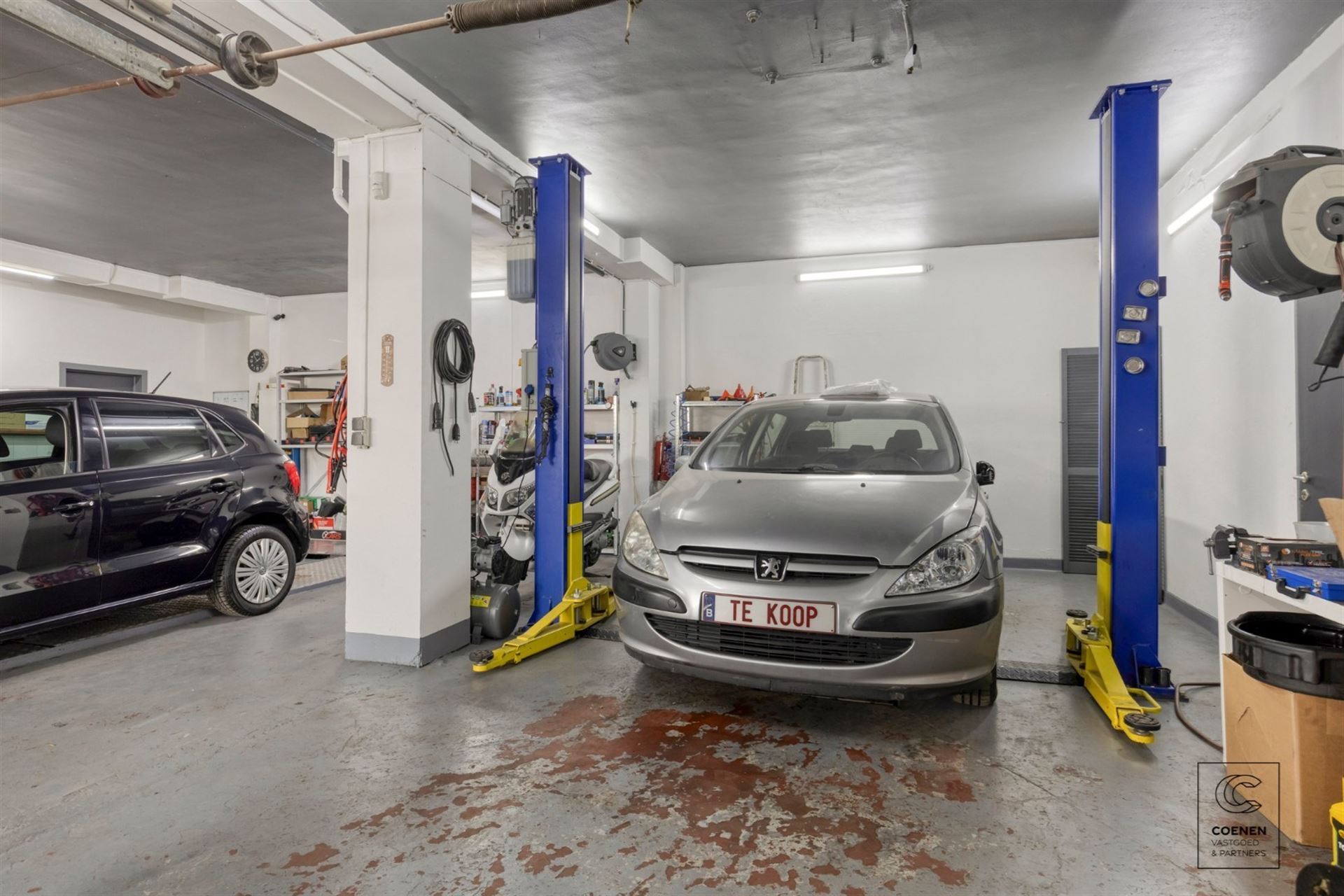 Commercieel pand/garage op uitstekende locatie te Deurne! - foto 4