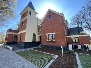 Op slechts enkele minuten van het dorpsplein van Evergem, met een vlotte aansluiting op diverse verbindingswegen en een uitstekende...